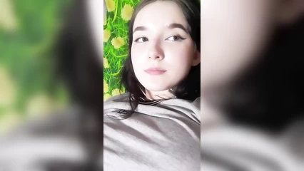 Мастурбация молоденькой девушки