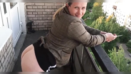 Шмара показала, куда она любит давать
