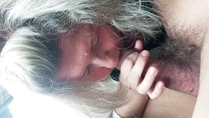 Замужняя может встречаться только в обеденный перерывчик