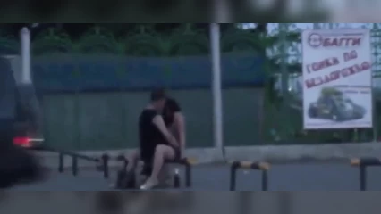 Засадил подруге на парковке