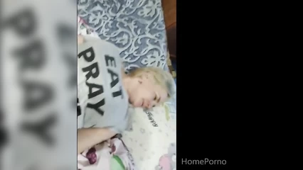 Я мачеху ебу, а папа на работе